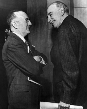 Secretario Asesor de la Tesorería de los EEUU,  Harry Dexter White (izquierda, con gafas) y John Maynard Keynes (derecha), consejero honorífico de la Tesorería del Reino Unido, en el encuentro inaugural de la Junta de Gobernadores del Fondo Monetario Internacional en Savannah, Georgia, EEUU, el 8 de marzo de 1946.