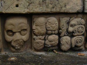 Relieve de templo maya.