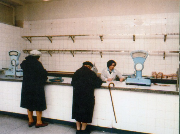 Tienda del Estado prácticamente vacía en la Varsovia del periodo comunista (años ochenta).