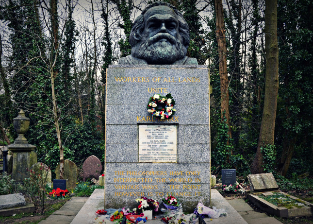 Tumba de Karl Marx en el cementerio de Highgate (Londres, Reino Unido). Fotografía de Rose Voldemort.